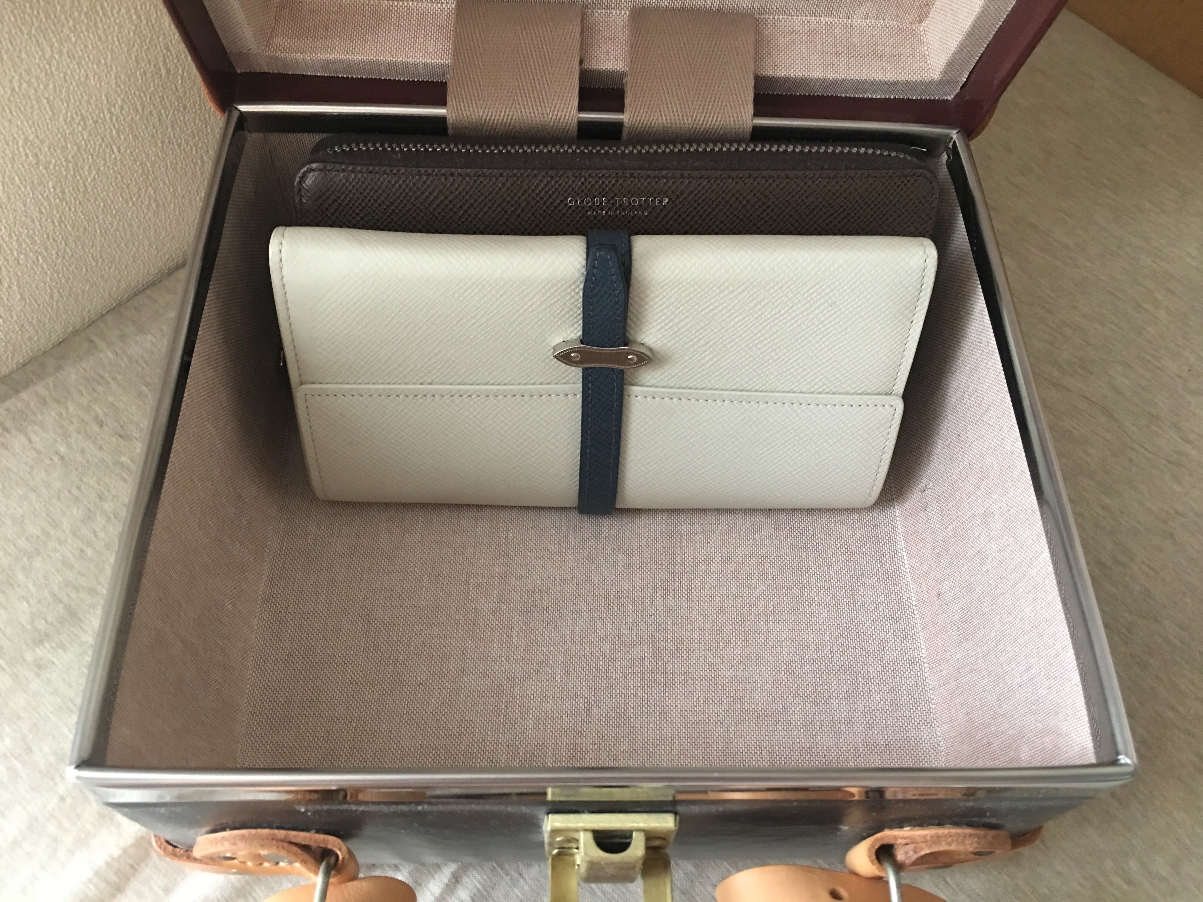 写真たくさん】グローブトロッター長財布の使用感レビューと9